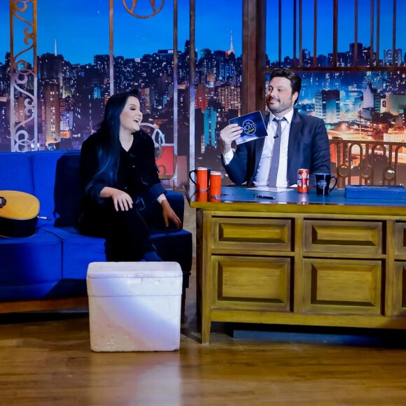 Maraisa, da dupla com Maiara, cantou a música 'Medo Bobo' no 'The Noite' desta quinta-feira, 15 de março de 2019