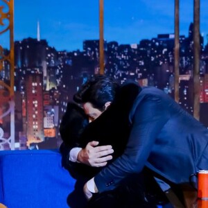 Maraisa deu um beijo em Danilo Gentili no 'The Noite', do SBT