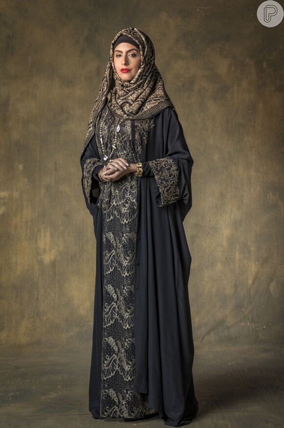 Fairouz (Yasmin Garcez) é a segunda esposa de Aziz Abdallah (Herson Capri) na novela 'Órfãos da Terra'.