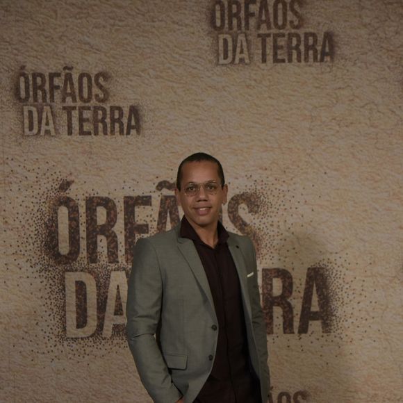 Dr. Rogério Pessoa (Luciano Salles) será o advogado do Instituto Boas-Vindas e braço direito do Padre Zoran (Angelo Coimbra) na novela 'Órfãos da Terra'.