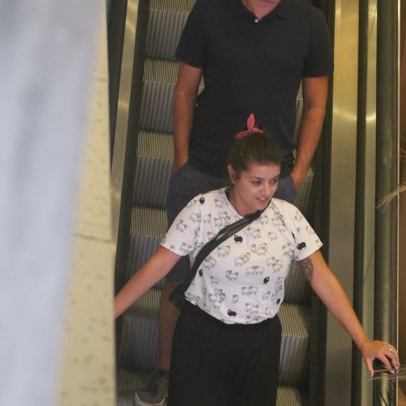 Marcelo Adnet e a namorada, Patricia Cardoso, curtem passeio em clima de romance em shopping do Rio de Janeiro, neste domingo, 17 de março de 2019