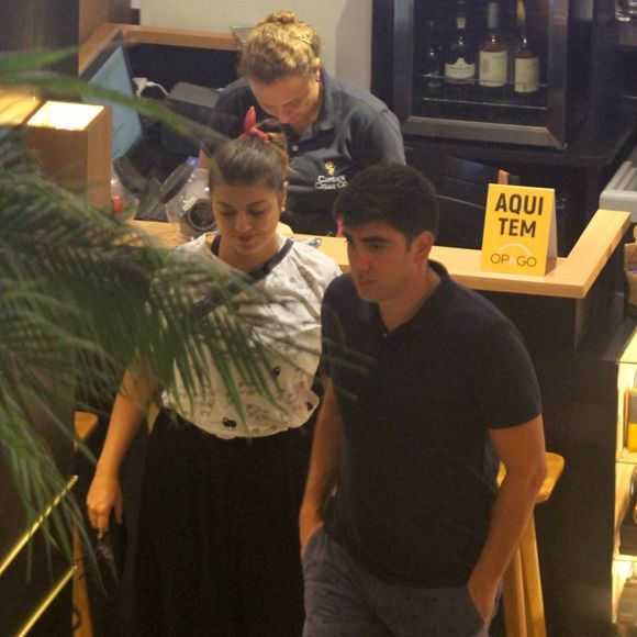 Marcelo Adnet e a namorada, Patricia Cardoso, curtem passeio em clima de romance em shopping do Rio de Janeiro, neste domingo, 17 de março de 2019
