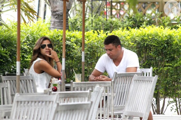 O novo casal está apaixonado e Paula se declarou para Ronaldo recentemente em sua conta do Instagram