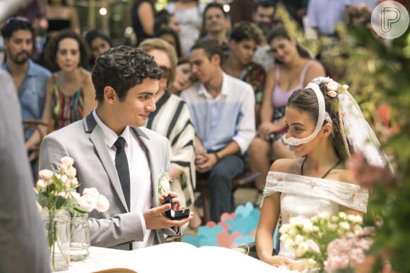 Amanda (Pally Siqueira) realiza sonho ao ter casamento com Kavaco (Gabriel Contente) na novela 'Malhação: Vidas Brasileiras'