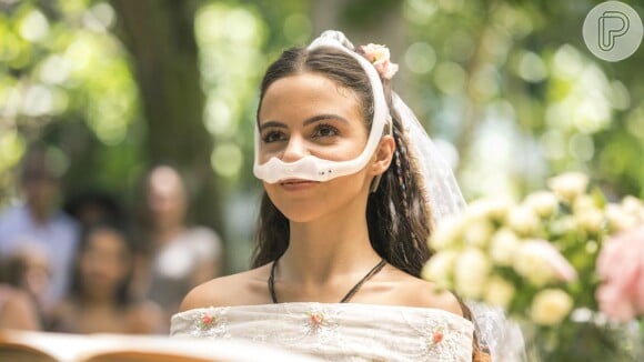 Amanda (Pally Siqueira) usa vestido estilo de princesa em seu casamento com Kavaco (Gabriel Contente) na novela 'Malhação: Vidas Brasileiras'