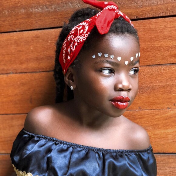 Filha de Giovanna Ewbank e Bruno Gagliasso, Títi conversou com alguns amigos famosos da mãe