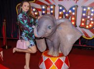 Larissa Manoela elege look floral para cinema e chora ao ver filme 'Dumbo'