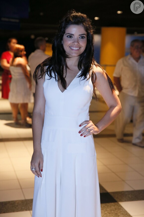 Vanessa Giácomo foi ao show vestida de branco