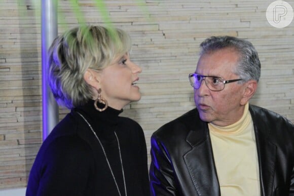Carlos Alberto de Nóbrega e Andréa Nóbrega participaram de evento em São Paulo que homenageou o humorista do SBT