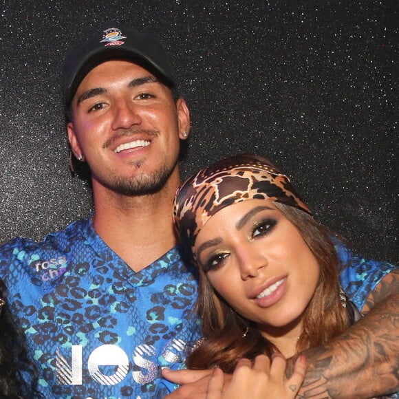 Neymar torce por Anitta e Gabriel Medina, filmados juntos de mãos dadas: 'Shippo'