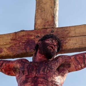 Na novela 'Jesus', Jesus (Dudu Azevedo) é crucificado e morre, a partir do capítulo de segunda-feira, 1º de abril de 2019