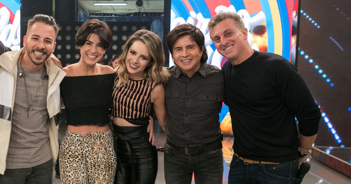 Sandy e Junior também receberam o carinho de Fernanda Paes Leme e Paulo Vilhena, que atuaram com Sandy e Junior também receberam o carinho de Fernanda Paes Leme e Paulo Vilhena, que atuaram com
