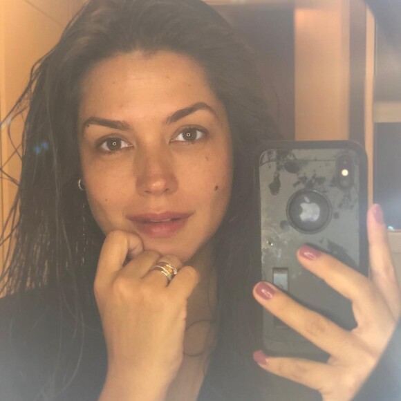 Thais Fersoza postou foto sem maquiagem e mandou recado para os fãs