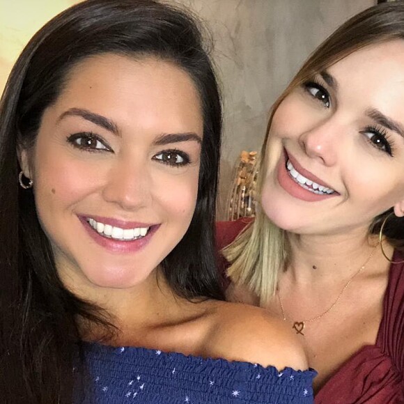 Thais Fersoza foi comparada com a cantora sertaneja Thaeme Mariôto em foto na web