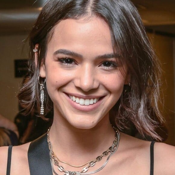 Bruna Marquezine se despede de viagem missionária à África fazendo uma retrospectiva, nesta terça-feira, dia 02 de março de 2019