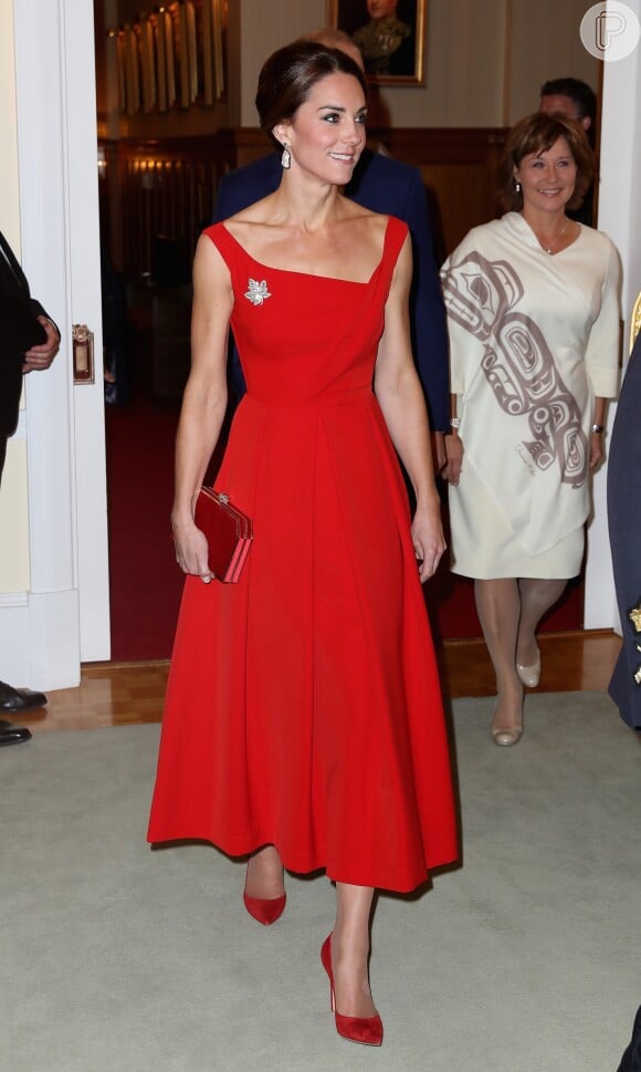 Kate Middleton segue podendo usar joias emprestadas pela Rainha Elizabeth II