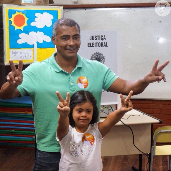Romário votou ao lado da filha caçula, Ivy. O ex-jogador se destacou como o senador mais votado da história do Rio de Janeiro neste domingo, 5 de outubro de 2014
