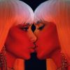 Anitta aparece beijando duas mulheres em uma das faixas do álbum 'Kisses', nos EUA