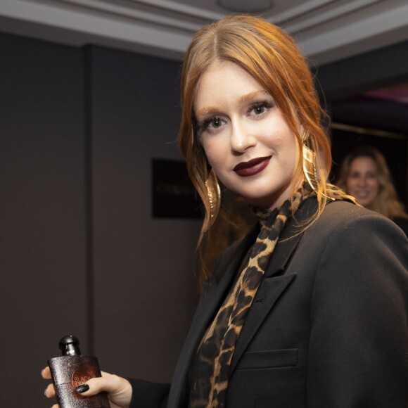 Marina Ruy Barbosa escolheu uma scarf animal print para evento em São Paulo, na noite desta quarta-feira, 10 de abril de 2019