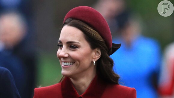 Kate Middleton aderiu à alice band em eventos oficiais. Olha que charme!