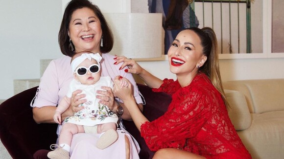Bebê sorriso! Filha de Sabrina Sato, Zoe encanta avó em foto: 'Tanta fofura'