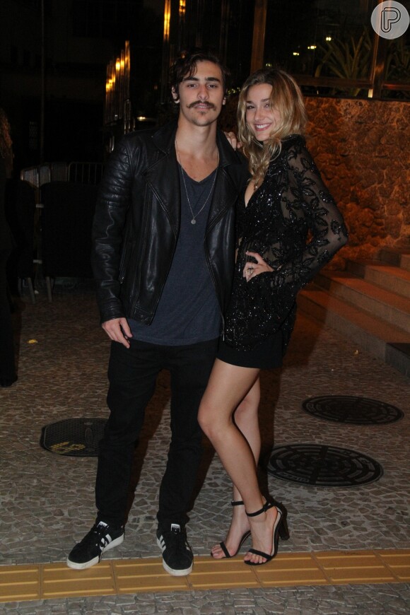 Sasha Meneghel e Bruno Montaleone namoram à distância, já que o ator mora no Rio de Janeiro