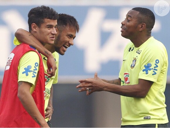 Neymar treina ao lado de Robinho e Phil em Pequim, na China, em 7 de outubro de 2014