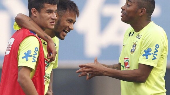 Neymar treina com Robinho na China antes de amistoso contra a Argentina