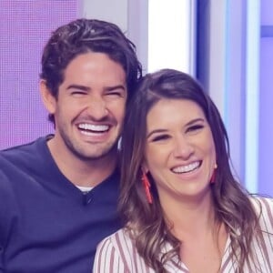 Alexandre Pato fez um post apaixonado e a namorada, Rebeca Abravanel, retribuiu