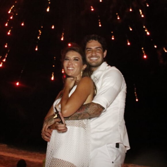 Alexandre Pato vive romance com a apresentadora do SBT Rebeca Abravanel