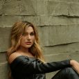 Couro no look do dia: Sasha em look all leather com calça, jaqueta e bota para a campanha da Arezzo