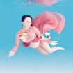 Grávida de 8 meses, Geovanna Tominaga faz fotos dentro d'água: 'Lúdicas'. Veja!