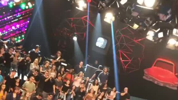 Marilia Mendonça canta durante a gravação do programa 'Altas Horas'