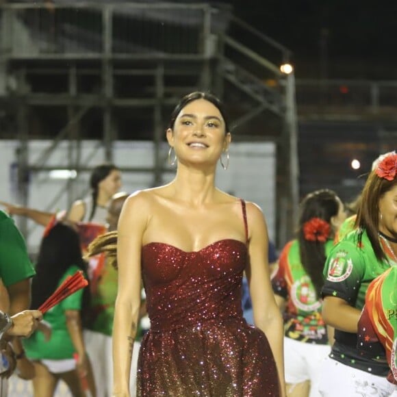 Thaila Ayala, noiva de Renato Góes, está recuperada de uma cirurgia na coluna