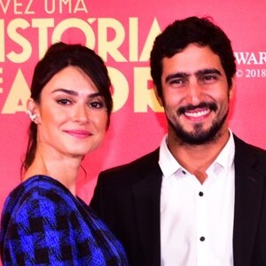 Thaila Ayala e Renato Góes ficaram noivos no réveillon