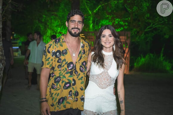 Thaila Ayala teve apoio do noivo, Renato Góes, no desfile de carnaval: 'Gosta que eu participe'