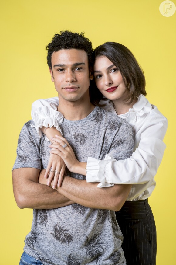 Diego (Sergio Malheiros) e Larissa (Marina Moschen) se separam por causa de armação da Vanessa (Camila Queiroz) novela 'Verão 90'