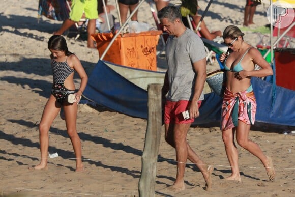 Flávia Alessandra, Otaviano Costa e Olívia deixaram a praia no final da tarde