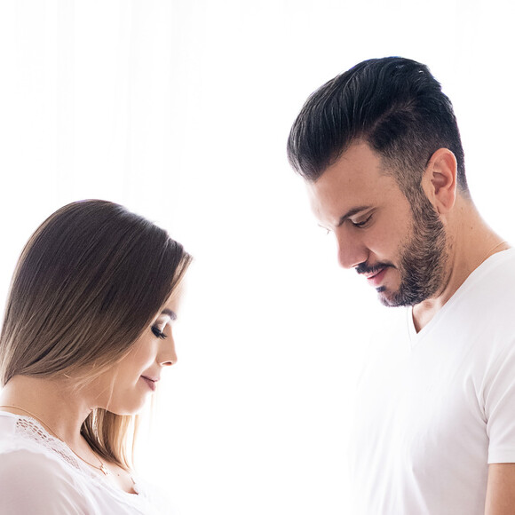 Marido de Thaeme Mariôto, Fábio da Lua relatou que a cantora entrou em trabalho de parto no meio da madrugada do dia 18 de abril de 2019: 'Não conseguiu a dilatação ideal'