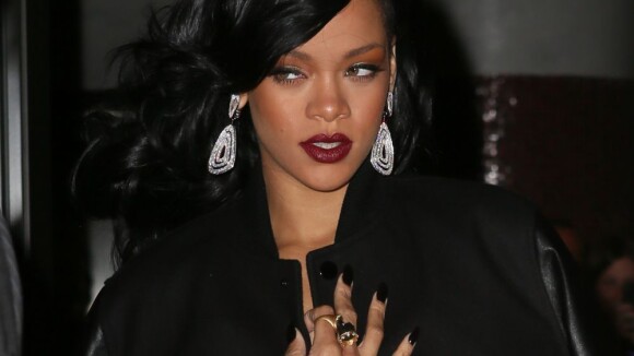 Rihanna estreia como estilista na Semana de Moda de Londres e é aplaudida