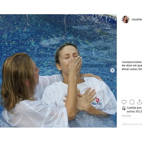 Claudia Leitte rebateu críticas de fãs ao postar foto de seu batizado