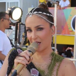 Seguidor de Claudia Leitte alfinetou artista por conta de suas roupas usadas em apresentações: 'Vestimentas inadequadas'