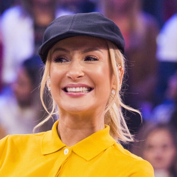 Claudia Leitte reagiu após crítica de seguidor: 'Eu não tenho religião! Eu creio em Jesus'