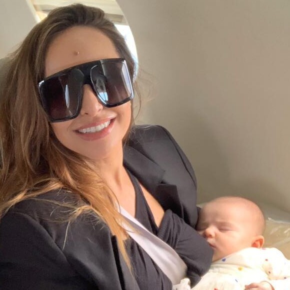 Filha de Sabrina Sato e Duda Nagle, Zoe já viajou com os pais de jatinho