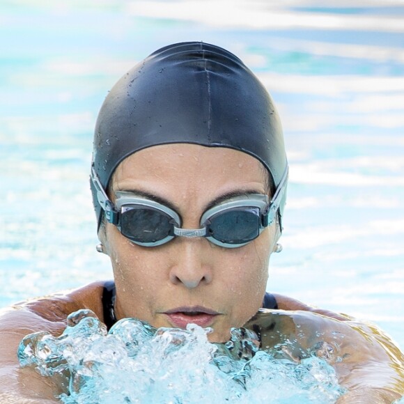 Fátima Bernardes aprendeu a nadar após 70 aulas vencendo o medo das piscinas