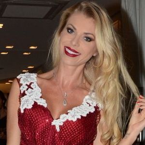 Famosos lamentam o desaparecimento da modelo Caroline Bittencourt
