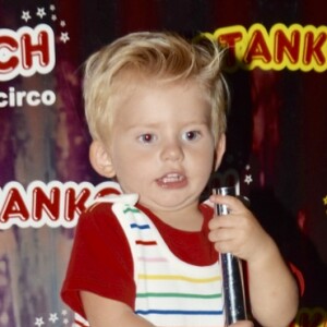 Enrico Bacchi brincou no rola-rola em dia de circo