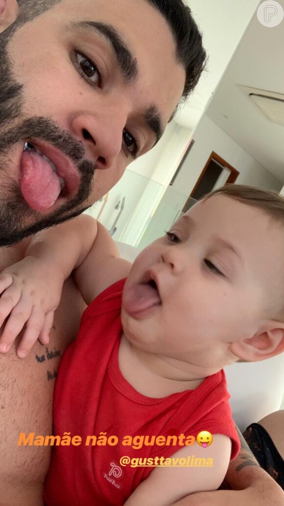 Gusttavo Lima coloca língua para fora em foto imitando o filho mais novo, Samuel