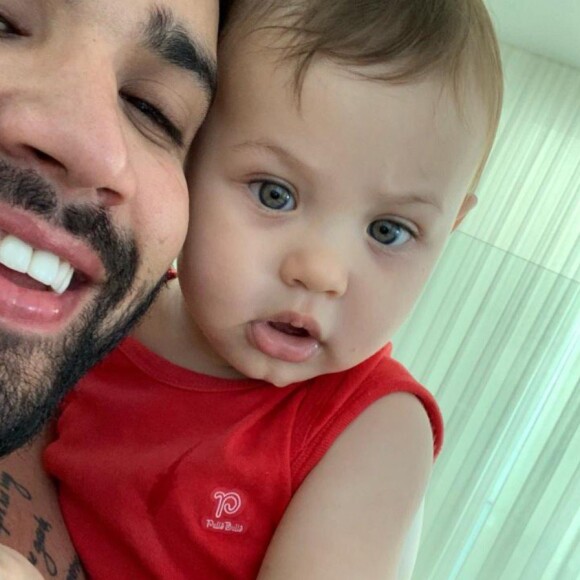 Filho de Gusttavo Lima é imitado por cantor em clique postado por Andressa Suita