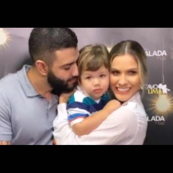 Filho primogênito de Gusttavo Lima, Gabriel 'invade' palco de show e canta com o pai